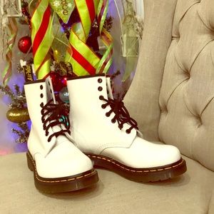 DR MARTENS